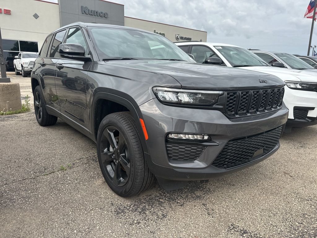 2025 Jeep Grand Cherokee Limited photo 2