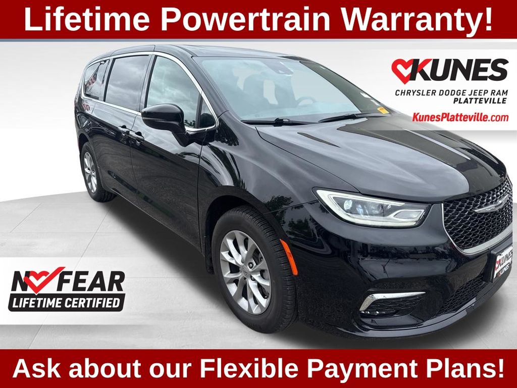 2025 Chrysler Pacifica Select AWD's photo