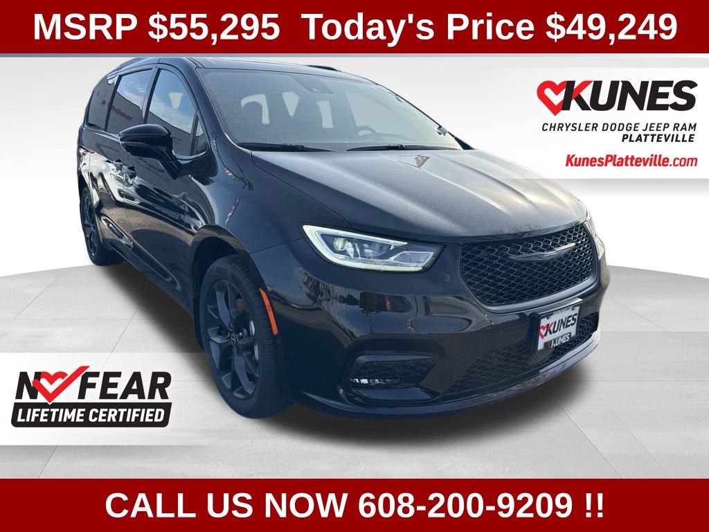 2026 Chrysler Pacifica Select AWD's photo