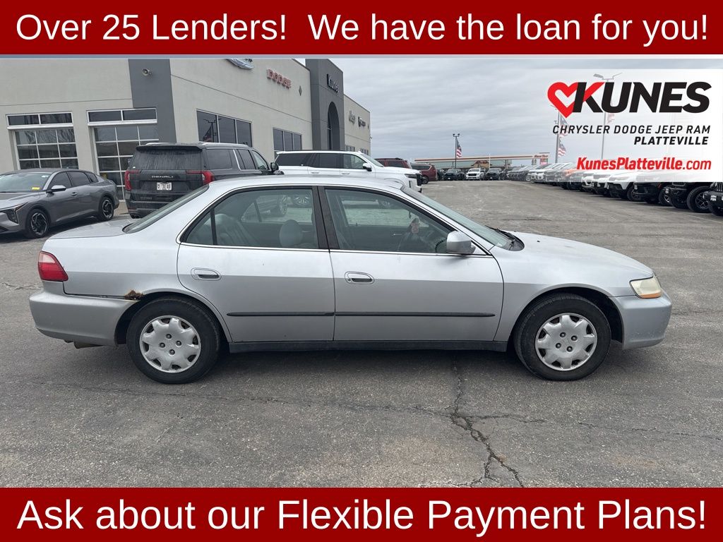 Used 2000 Honda Accord LX with VIN 1HGCG5644YA018783 for sale in Platteville, WI