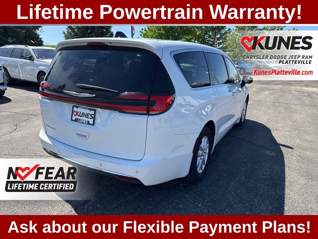 Used 2023 Chrysler Pacifica Touring L Minivan/Van