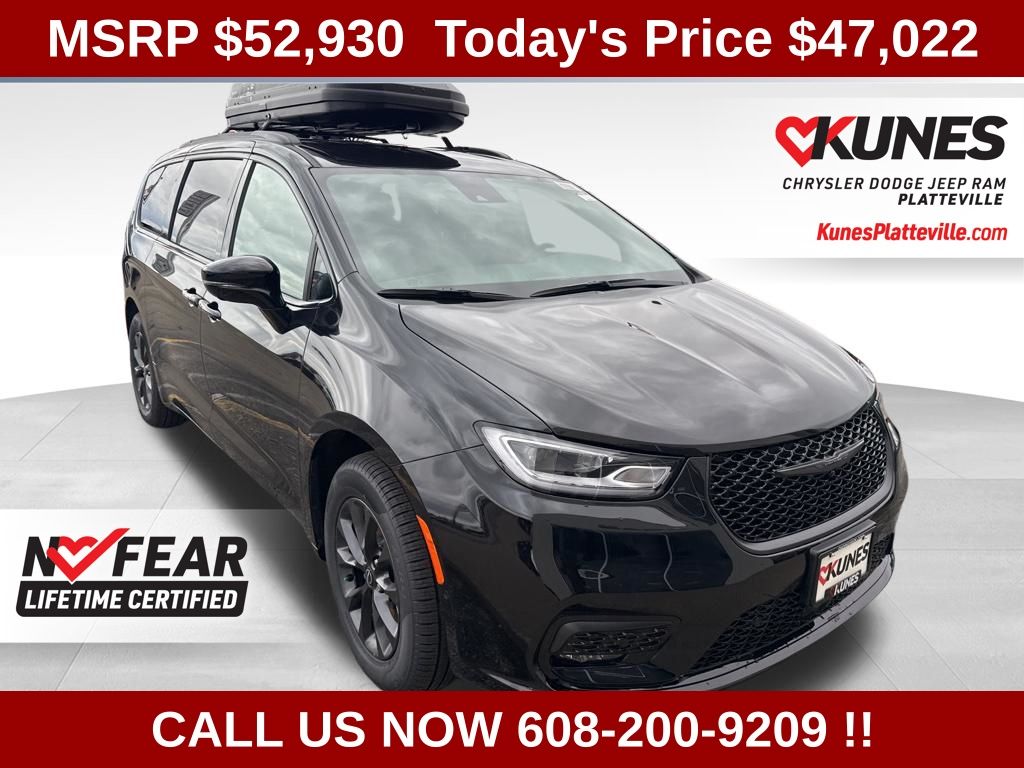 2026 Chrysler Pacifica Select AWD's photo