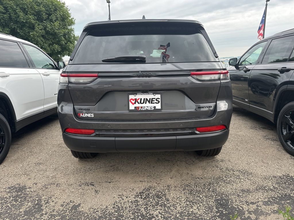 2025 Jeep Grand Cherokee Limited photo 4