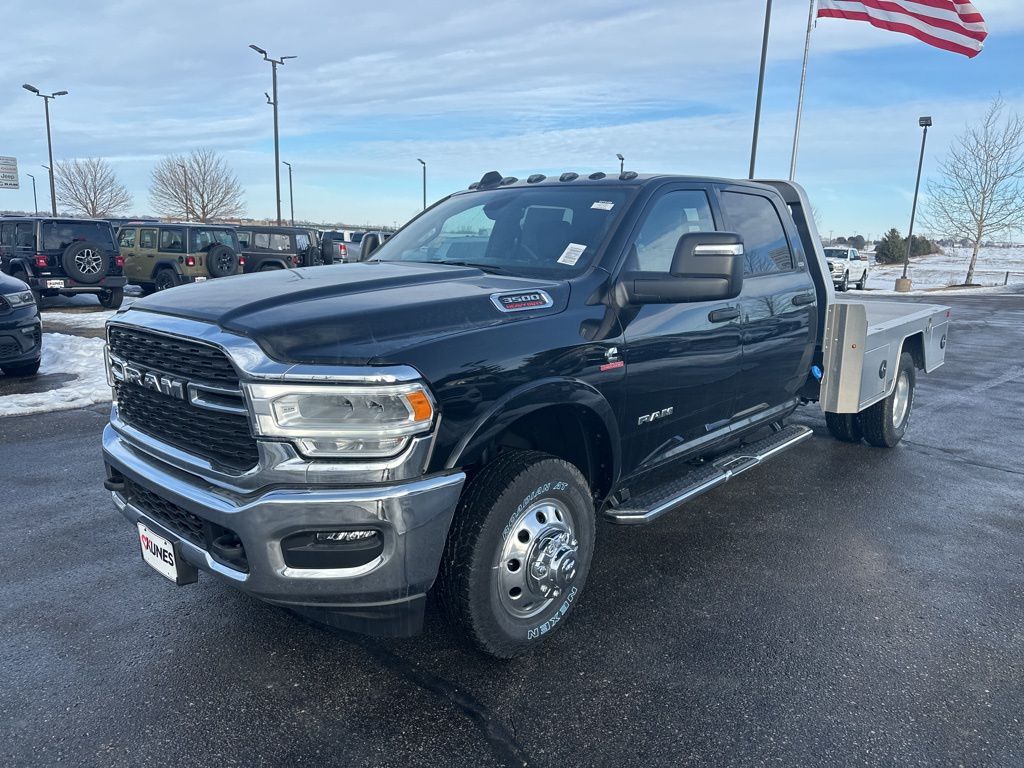 2024 Ram 3500 SLT photo 4