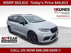 2026 Chrysler Pacifica Limited Passenger Van