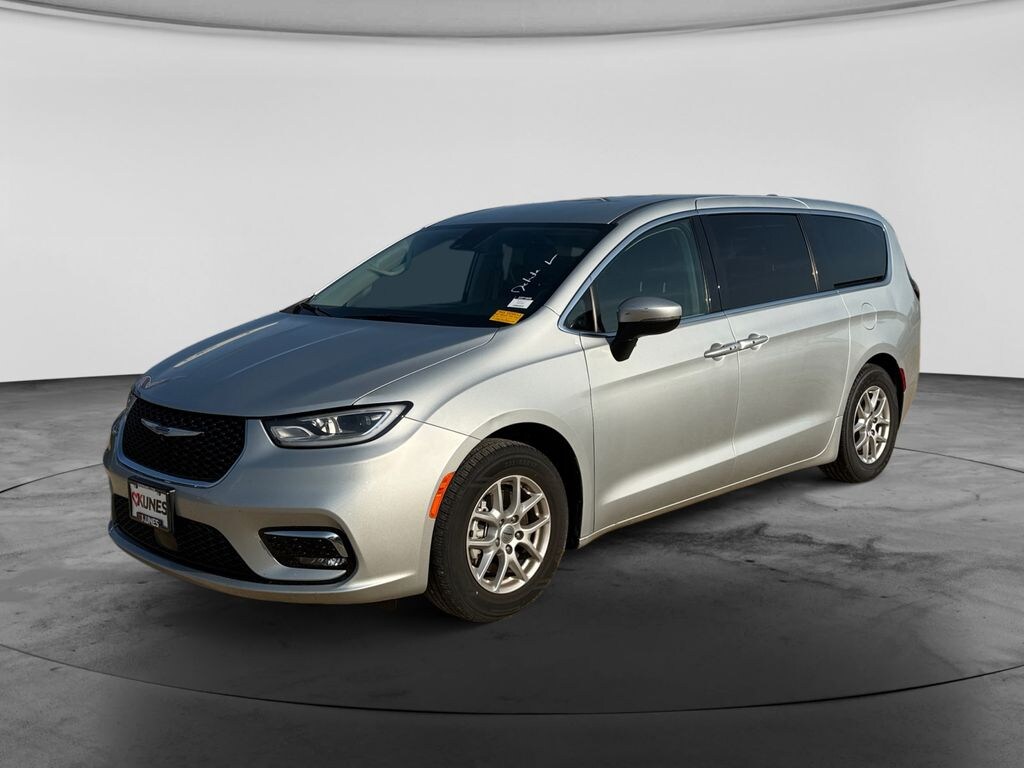 Used 2023 Chrysler Pacifica Touring L Minivan/Van