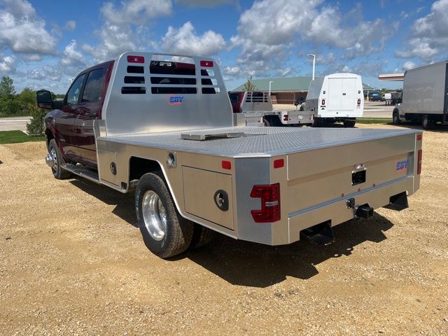 2024 Ram 3500 SLT photo 4