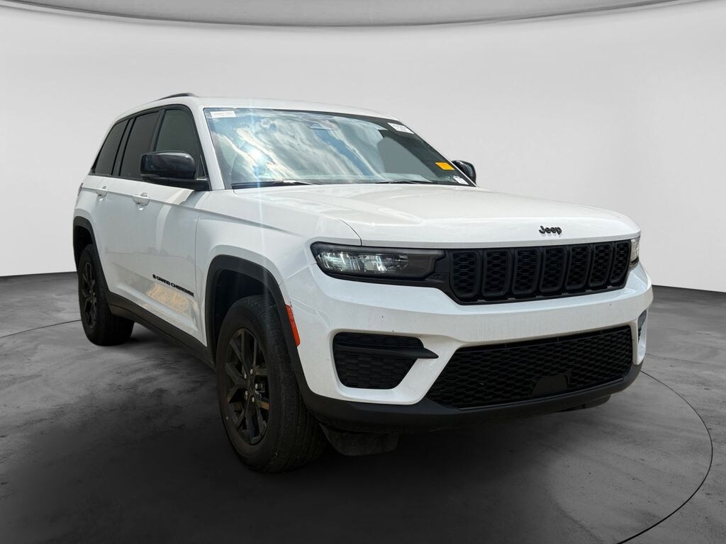 Used 2024 Jeep Grand Cherokee Altitude SUV