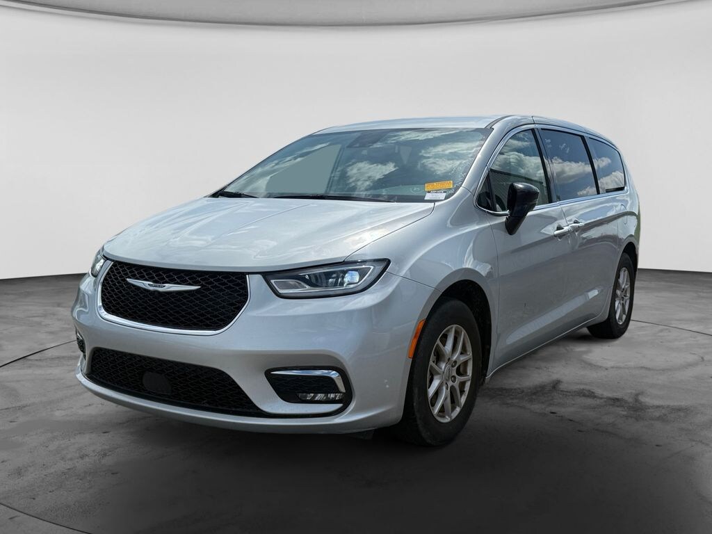 Used 2024 Chrysler Pacifica Touring L Minivan/Van