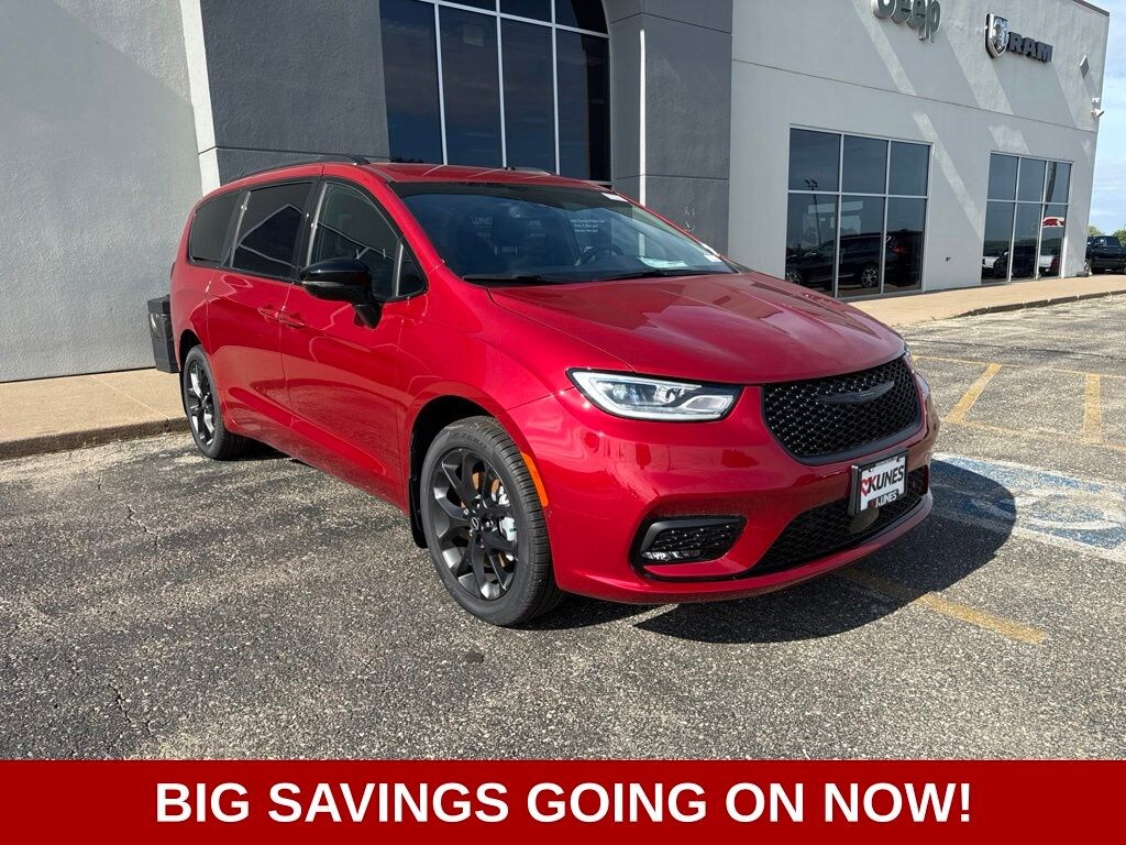New 2026 Chrysler Pacifica Select Passenger Van