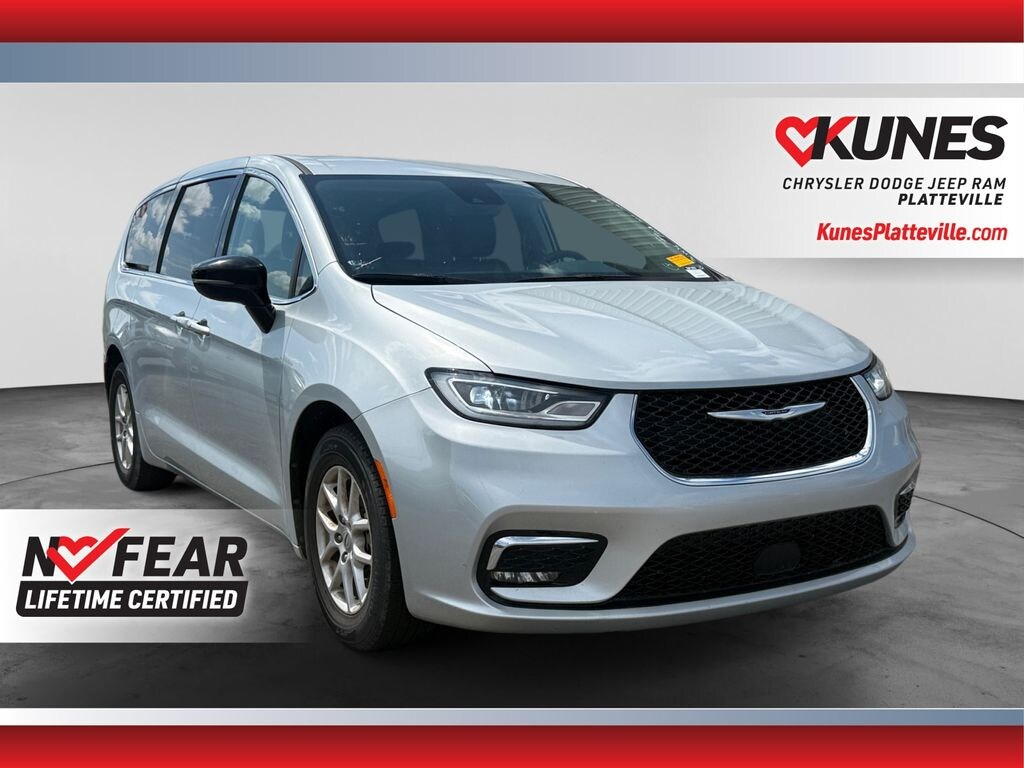 Used 2024 Chrysler Pacifica Touring L Minivan/Van