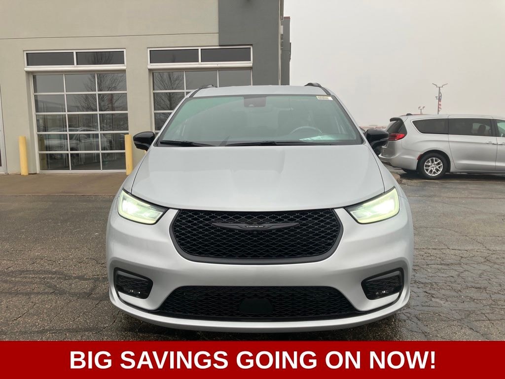 New 2026 Chrysler Pacifica Select Passenger Van