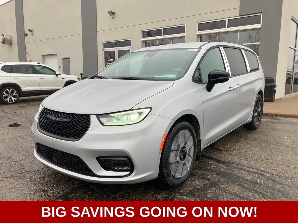 New 2026 Chrysler Pacifica Select Passenger Van