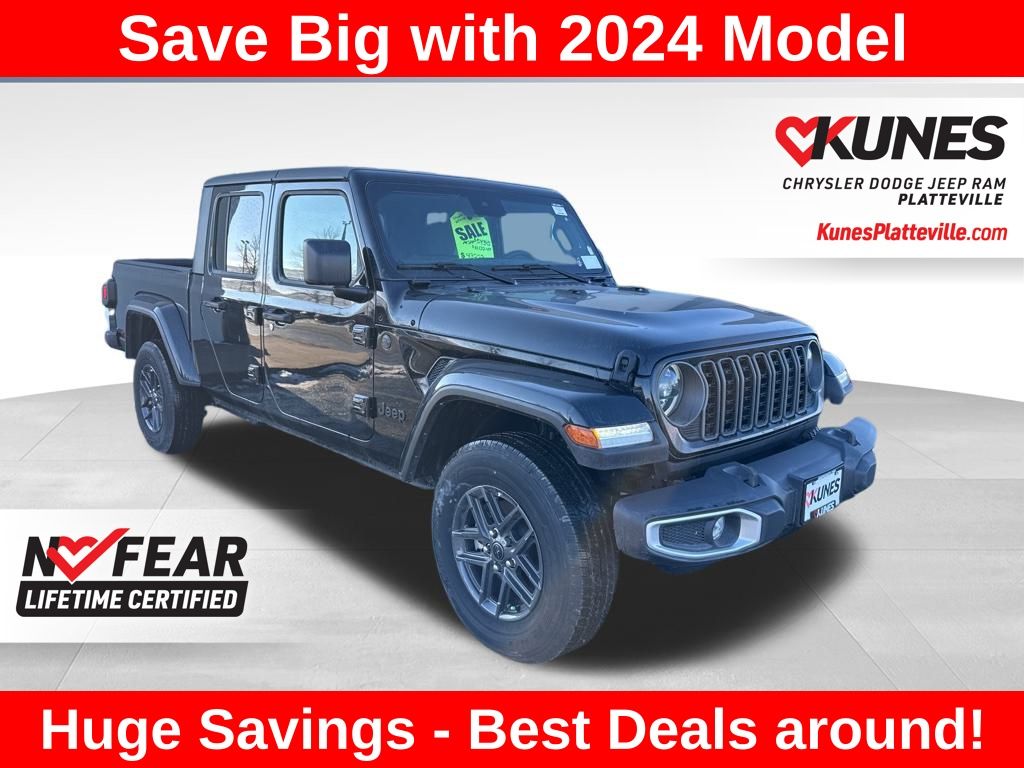 2024 Jeep Gladiator Sport S's photo