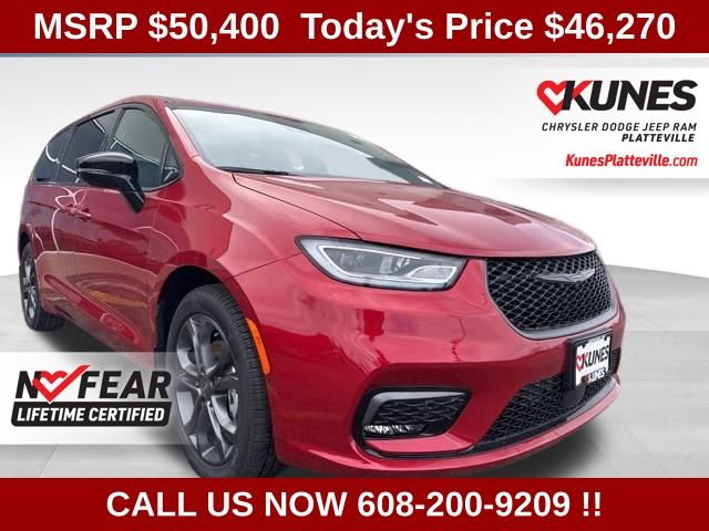 2026 Chrysler Pacifica Select's photo