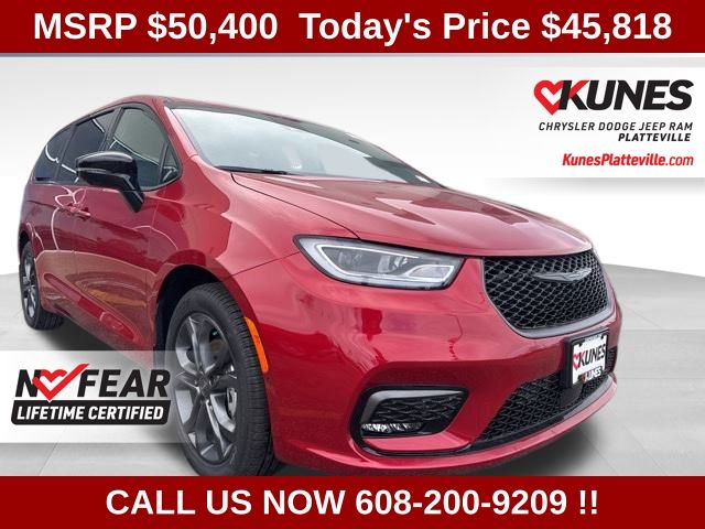 2026 Chrysler Pacifica Select's photo