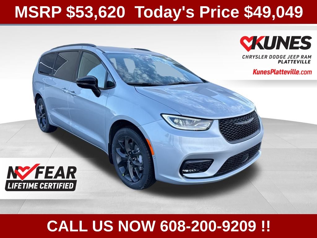 2026 Chrysler Pacifica Select's photo