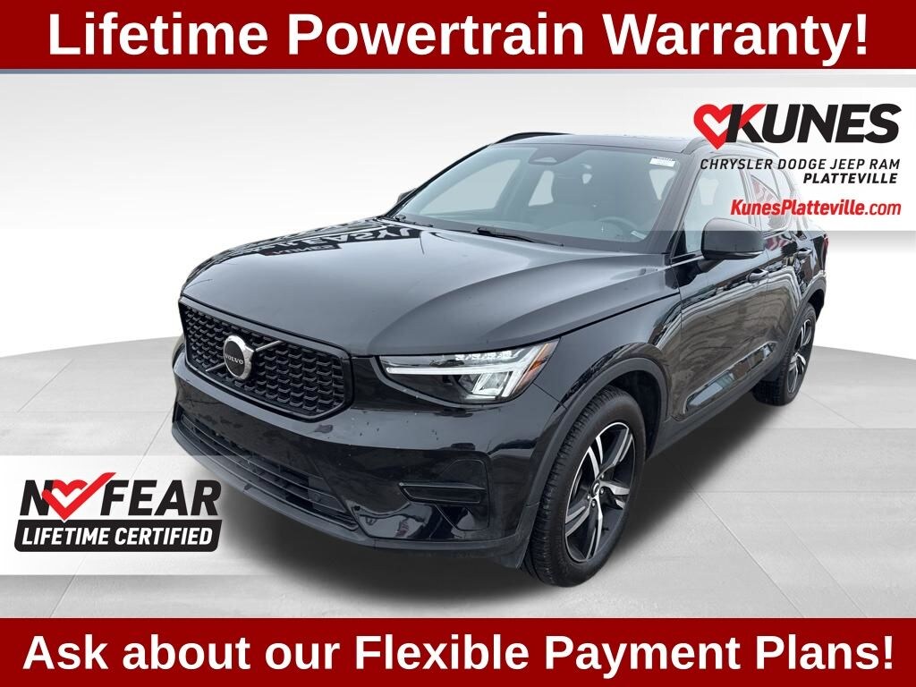 Used 2024 Volvo XC40 B5 Core SUV