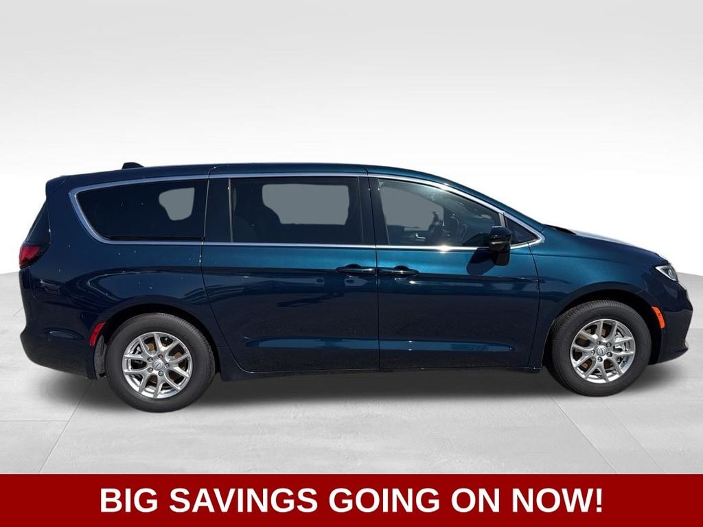 New 2025 Chrysler Pacifica Select Passenger Van