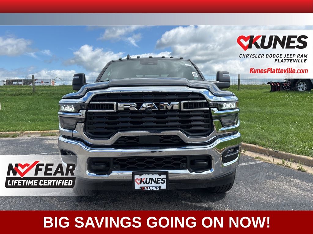 2025 Ram 2500 Tradesman photo 3