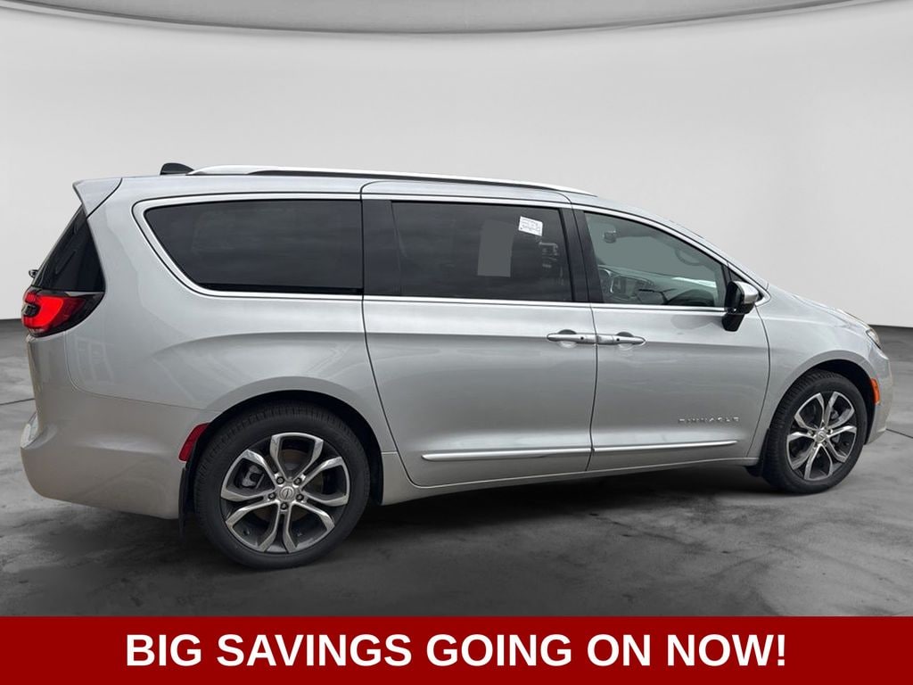 New 2026 Chrysler Pacifica Pinnacle Passenger Van