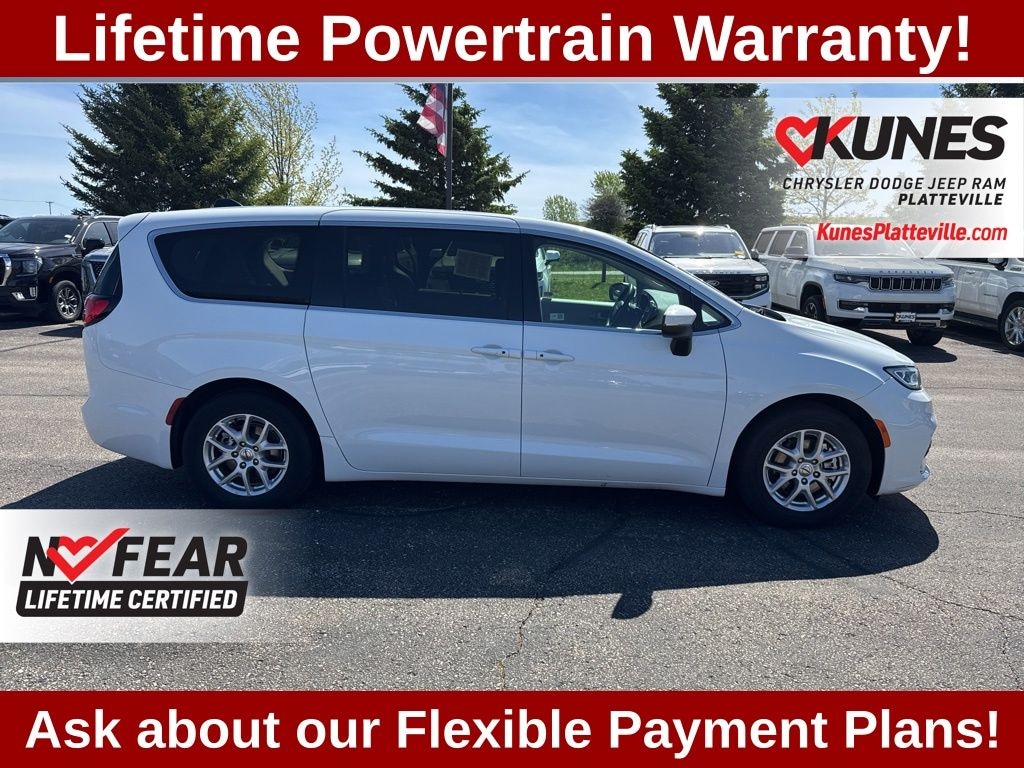 Used 2023 Chrysler Pacifica Touring L Minivan/Van
