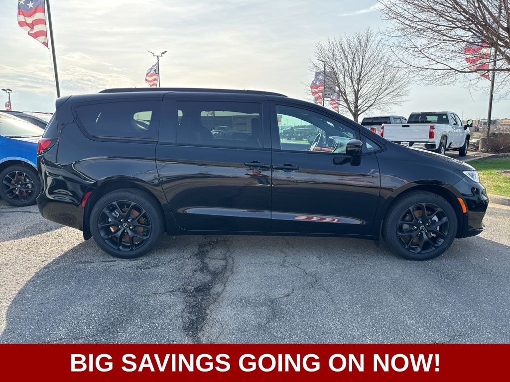 New 2026 Chrysler Pacifica Select Passenger Van