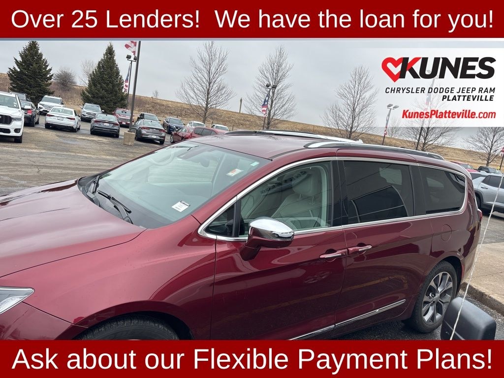 Used 2017 Chrysler Pacifica Limited Minivan/Van