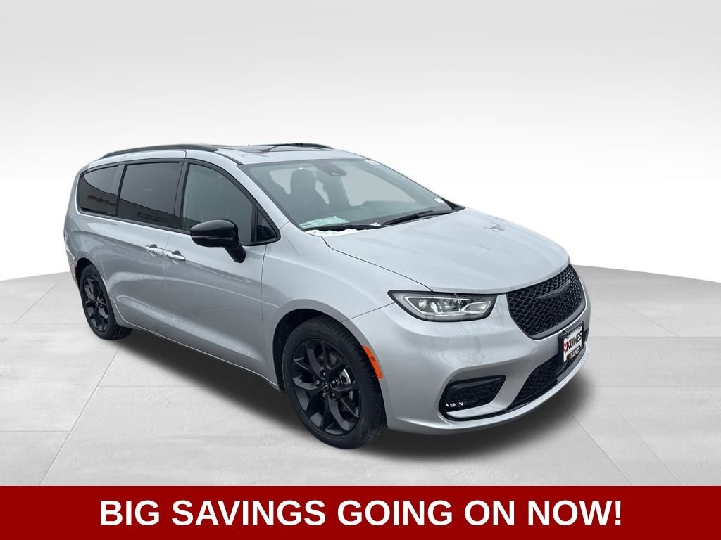 New 2026 Chrysler Pacifica Limited Passenger Van