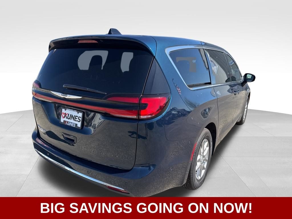 New 2025 Chrysler Pacifica Select Passenger Van