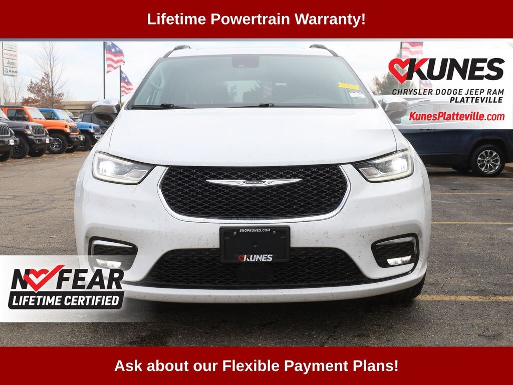 Used 2023 Chrysler Pacifica Limited Minivan/Van