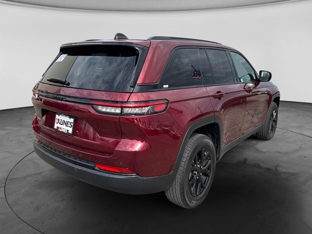 Used 2024 Jeep Grand Cherokee Altitude SUV