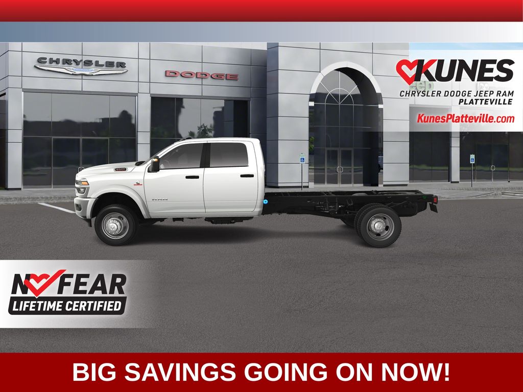 2025 Ram 5500 Tradesman photo 3
