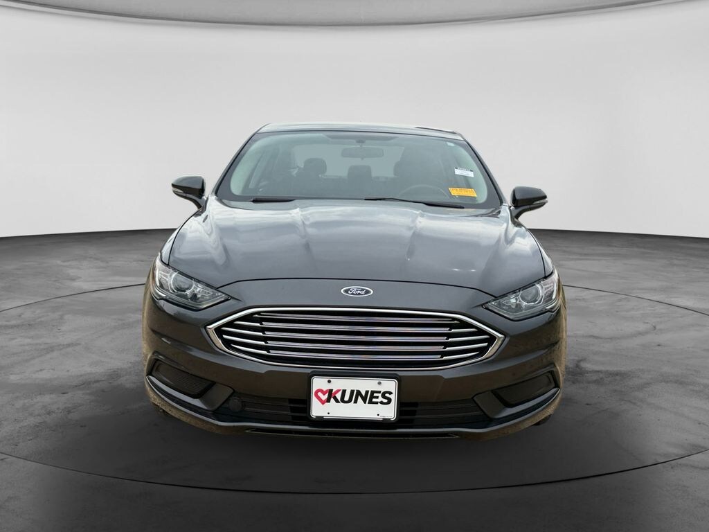 Used 2017 Ford Fusion SE Sedan