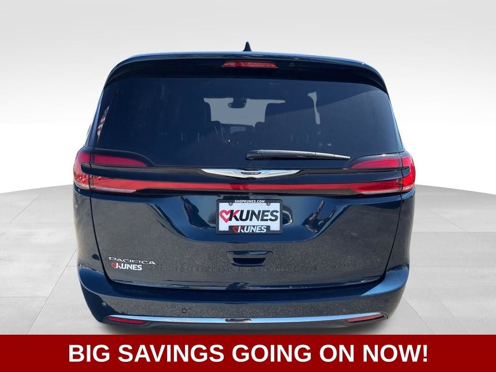 New 2025 Chrysler Pacifica Select Passenger Van