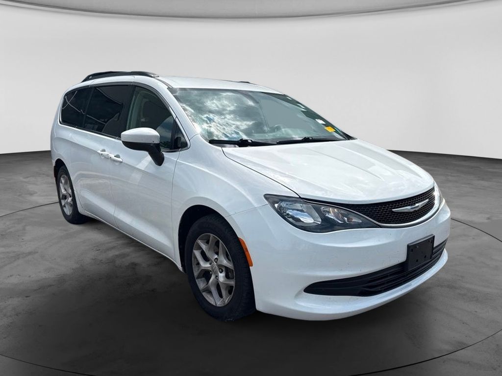 Used 2018 Chrysler Pacifica Touring with VIN 2C4RC1DG9JR309453 for sale in Platteville, WI