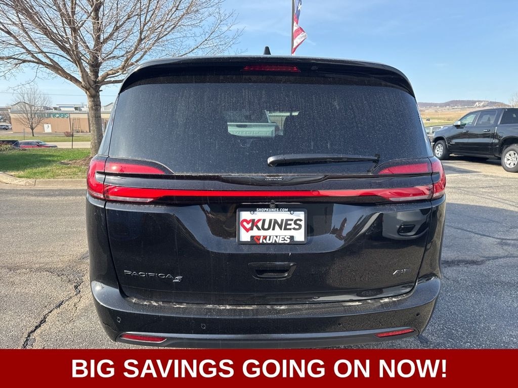 New 2026 Chrysler Pacifica Select Passenger Van