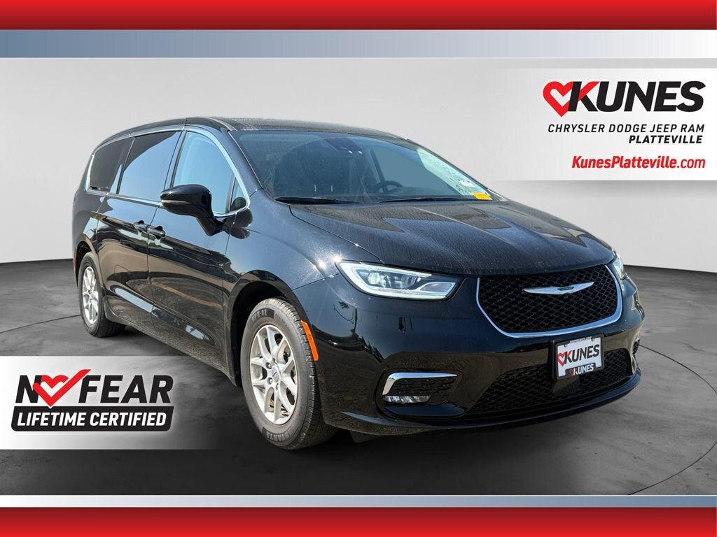 Used 2024 Chrysler Pacifica Touring L Minivan/Van