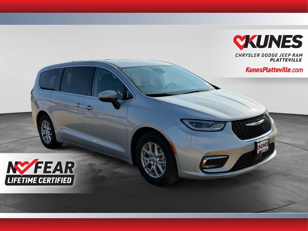 Used 2023 Chrysler Pacifica Touring L Minivan/Van