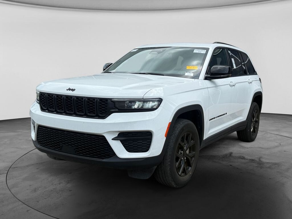 Used 2024 Jeep Grand Cherokee Altitude SUV