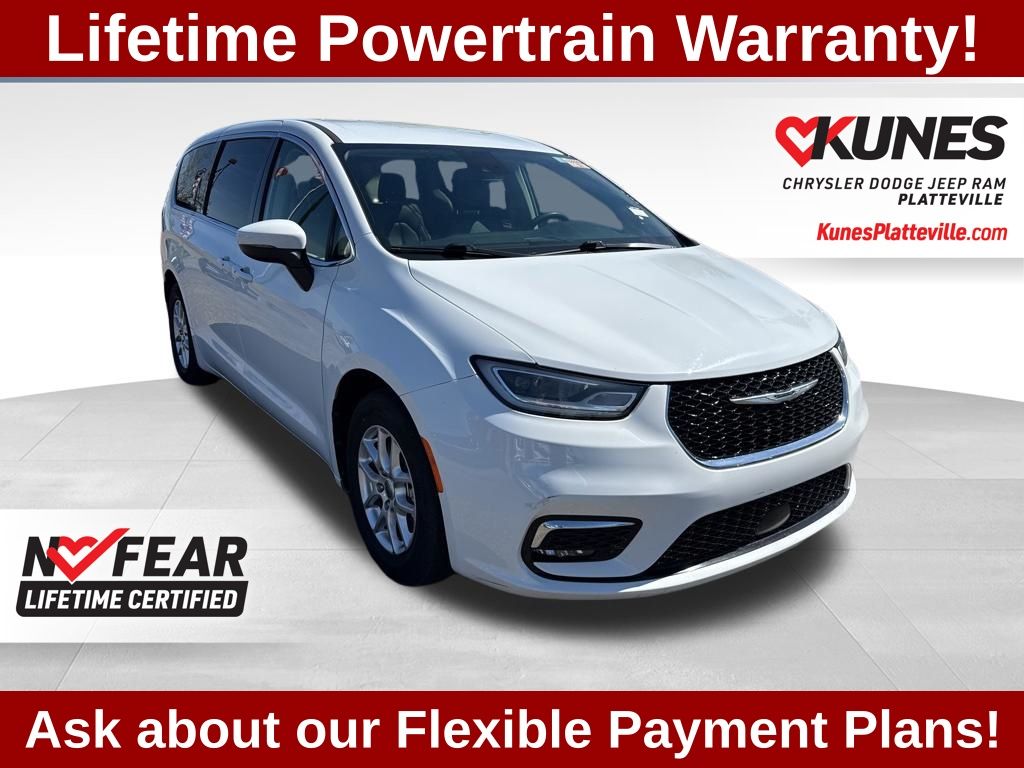 2023 Chrysler Pacifica's photo