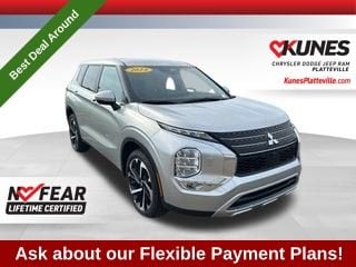 2024 Mitsubishi Outlander SE's photo