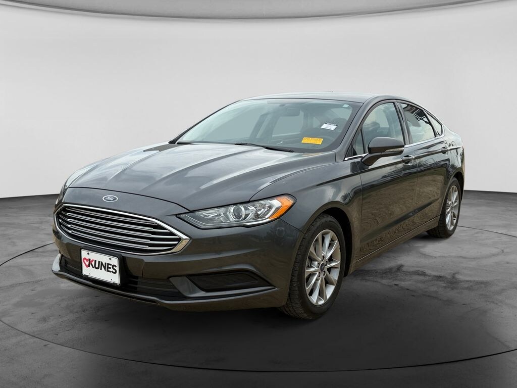 Used 2017 Ford Fusion SE Sedan