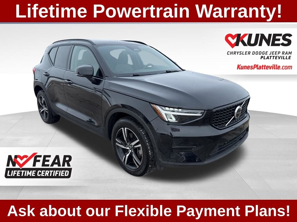 Used 2024 Volvo XC40 B5 Core SUV