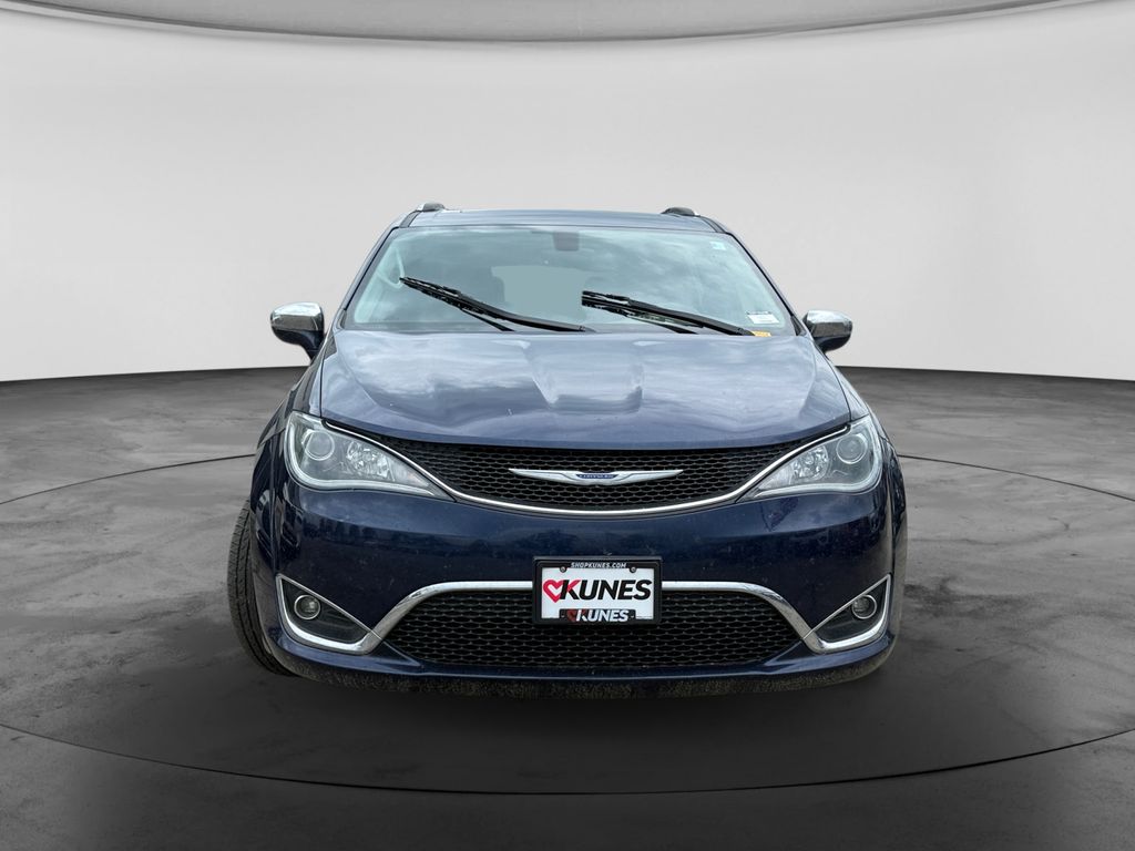 Used 2018 Chrysler Pacifica Limited with VIN 2C4RC1GG1JR237577 for sale in Platteville, WI