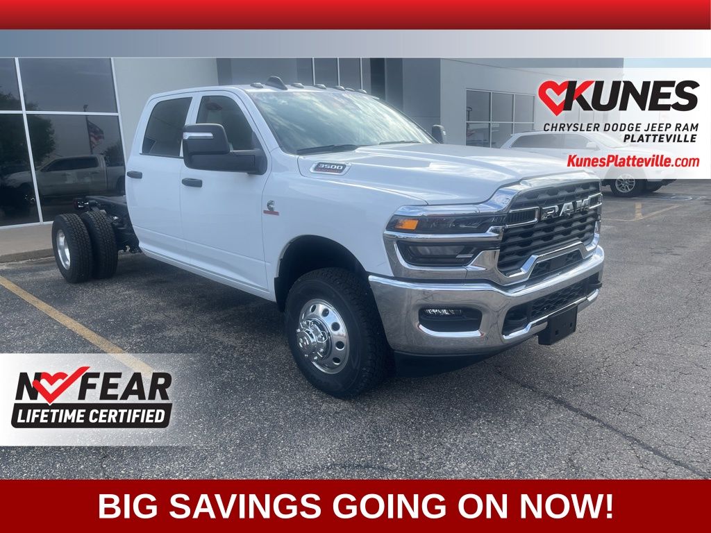 2026 Ram 3500 Tradesman photo 2