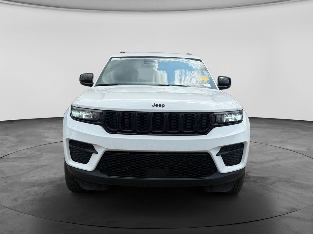 Used 2024 Jeep Grand Cherokee Altitude SUV