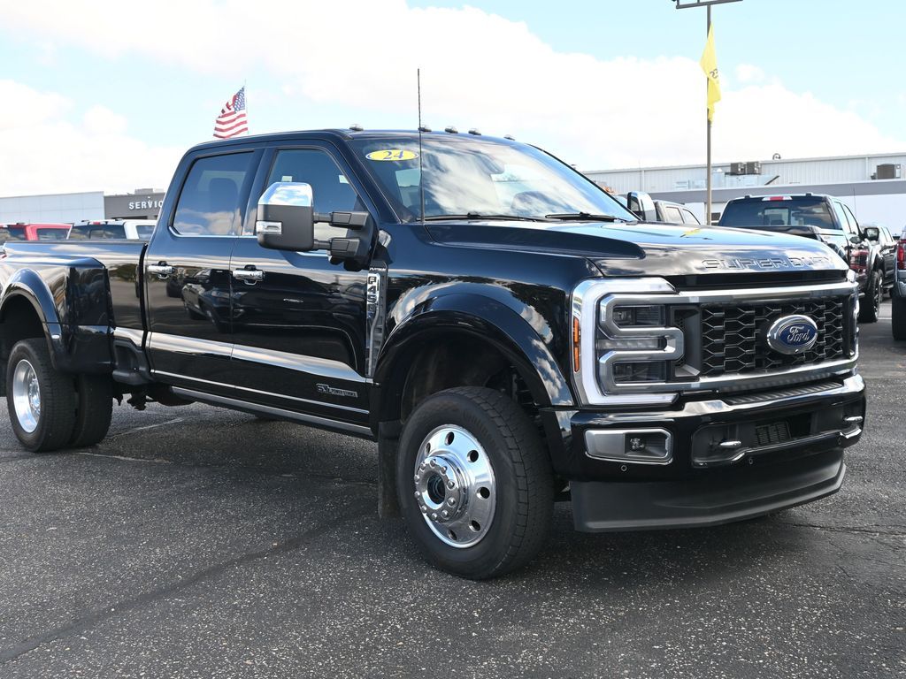 2024 Ford F-450 Platinum photo 3