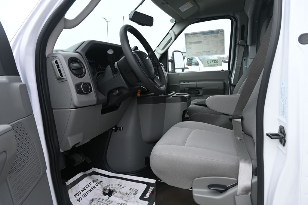 2025 Ford E-Series Cutaway Base - Photo 13
