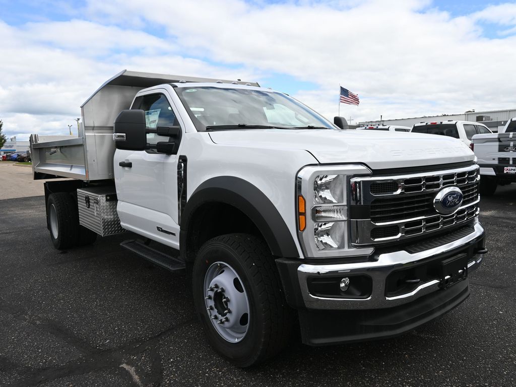 2025 Ford F-600 photo 3